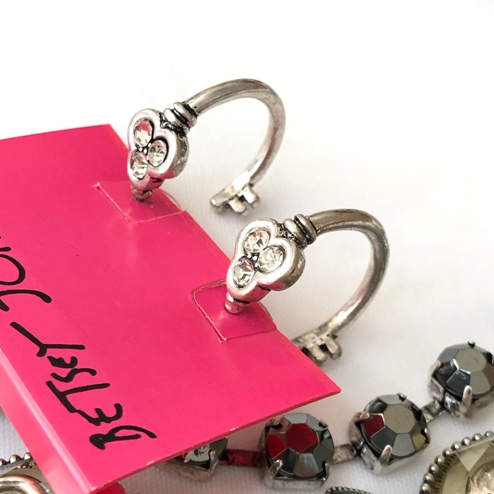 Betsey Johnson  'Lady Lock' LG Bib Necklace/Earrings  NWT/RARE! - Picture 3 of 9